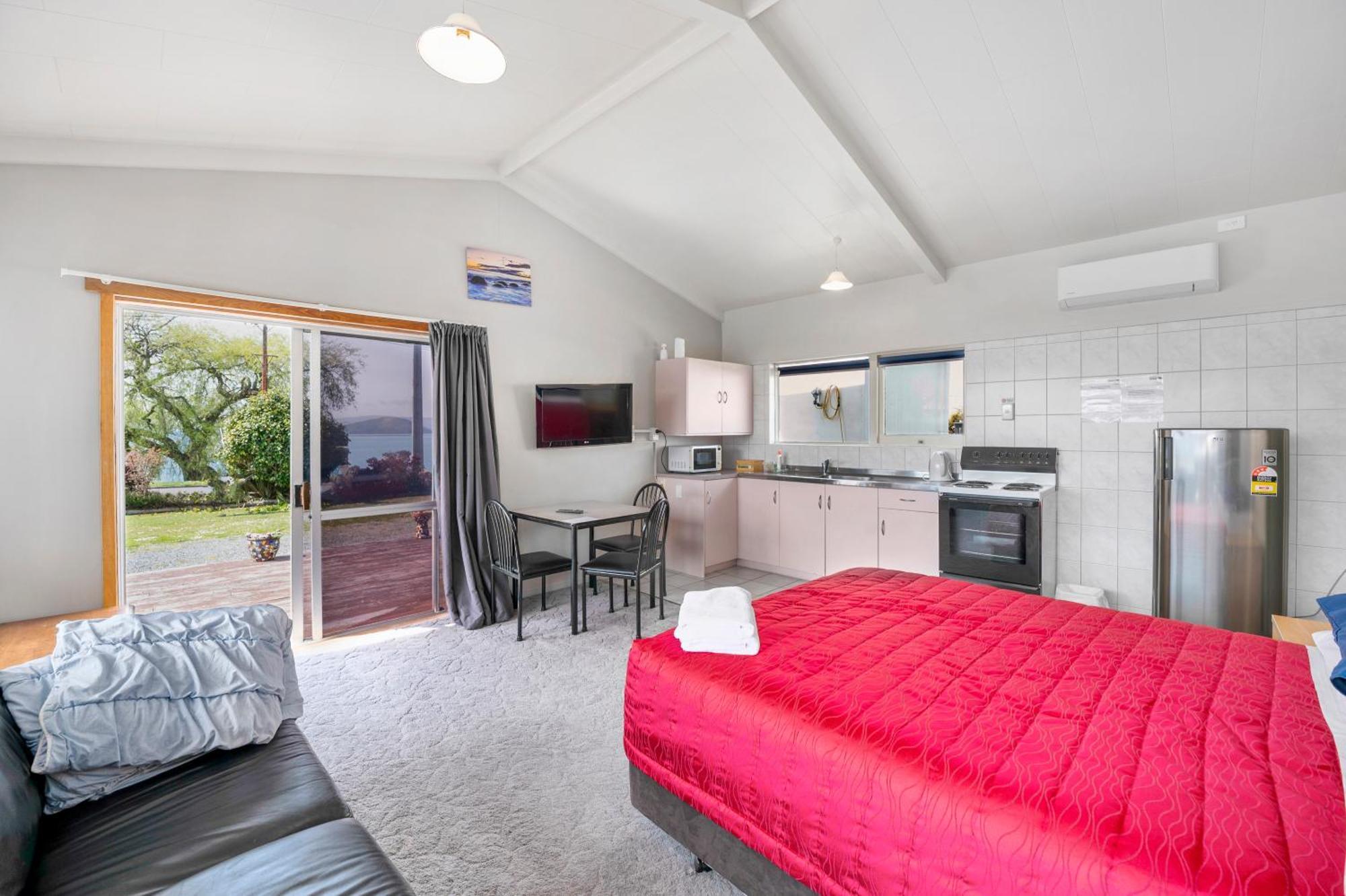 Jack & Di'S Lakefront Motel Rotorua Exterior photo
